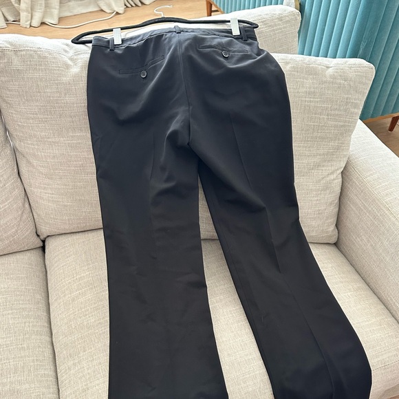 Black theory slack. Worn once. Straight leg. Size 6 - Picture 2 of 3